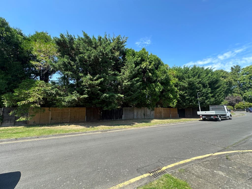 Lot: 80 - PLOT WITH LAPSED PLANNING FOR RESIDENTIAL USE - View of land